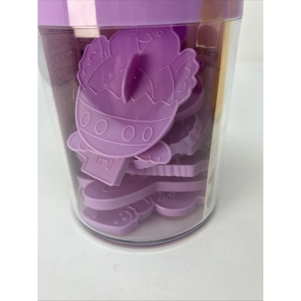 NEW Vintage 1990 Wilton Easter Treats Cookie Cutters Set Of 10 Sealed Canister